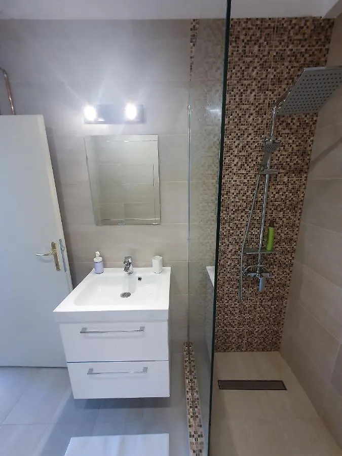 Central Studio With City View- Near Old Town Bukarest